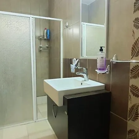 度假居 With Garden And Sea View In Gundogan - *