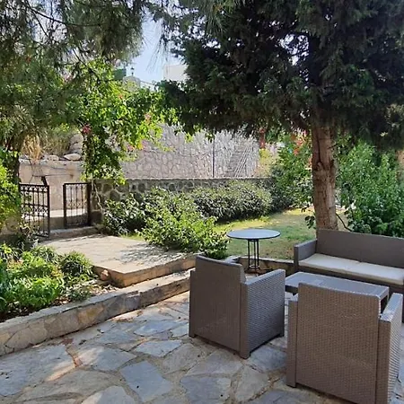 With Garden And Sea View In Gundogan - 度假居