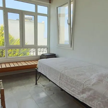 بيت للعطل With Garden And Sea View In Gundogan - *