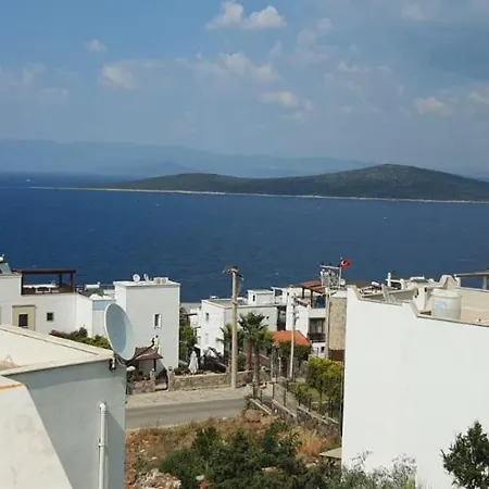 With Garden And Sea View In Gundogan - Casa de Férias Bodrum